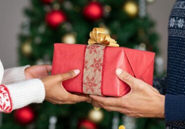 Saiba como compra presentes de Natal mais barato