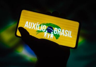 Auxílio Brasil governo promete zera fila de espera