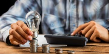 How to save on energy bills in the UK: practical tips for reducing costs